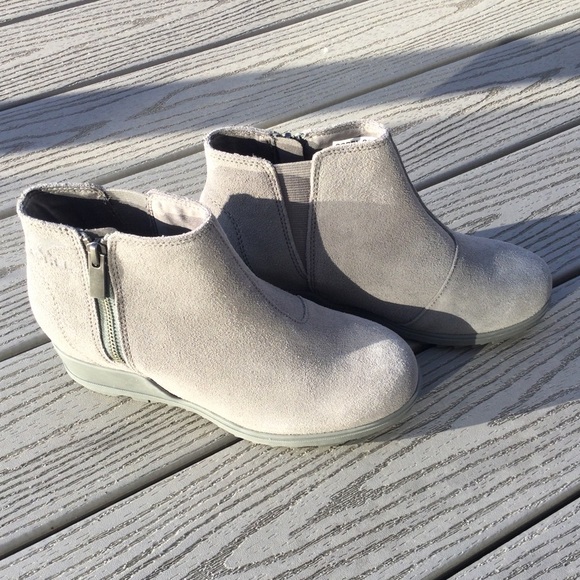 Sorel Shoes - NEW SOREL EVIE ZIP WEDGE BOOTIE